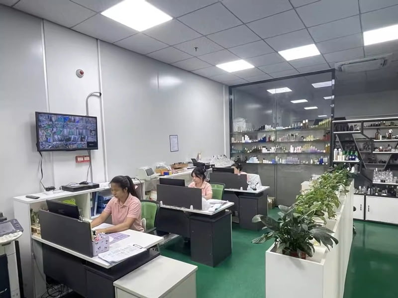Cosmetic packaging engineering and sales team providing technical support