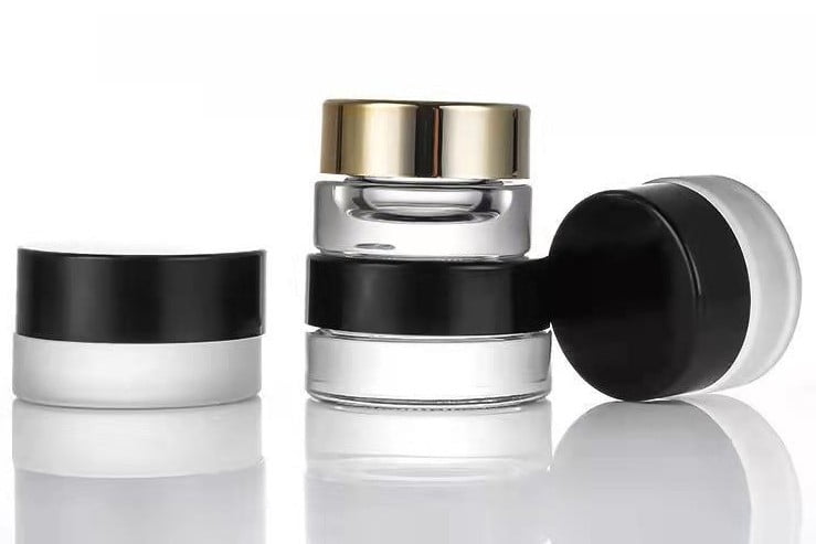 Crystal-clear heavy-wall glass mini jars with a fine metal spatula