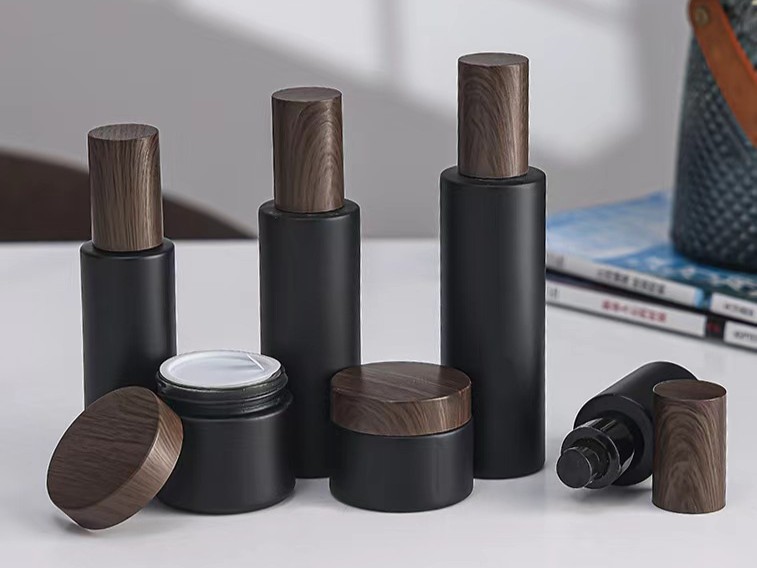 Low MOQ cosmetic glass bottles for indie brands