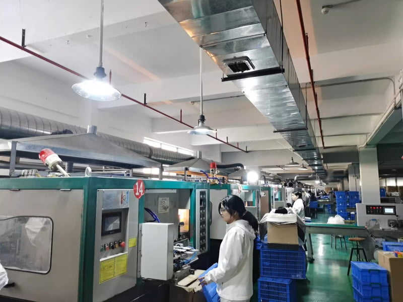 High-speed PS injection molding for rapid cosmetic packaging mass production