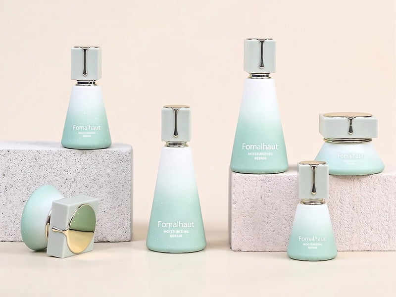 Luxurious cosmetic packaging with gradient coating and hot stamping