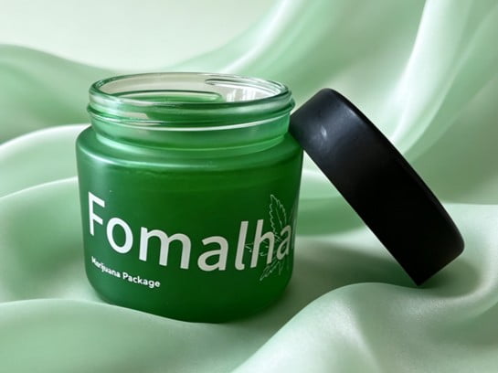Silk screen printing for cosmetic bottles