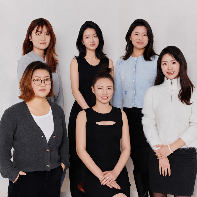 International Sales and Compliance Team for Cosmetic Packaging