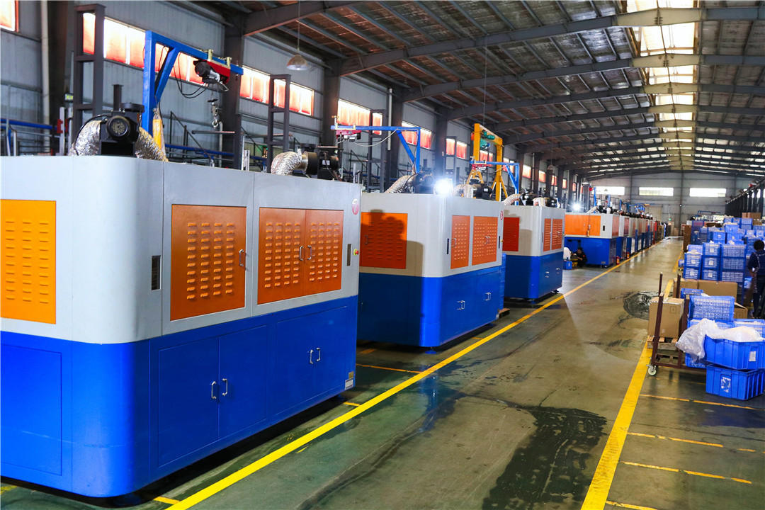 Automated cosmetic packaging production workshop