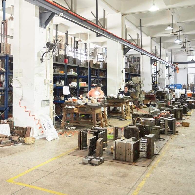Mold workshop for custom cosmetic packaging development