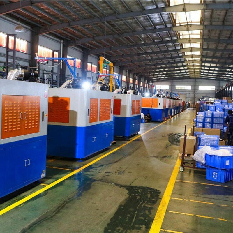 Production equipment in the skincare packaging workshop